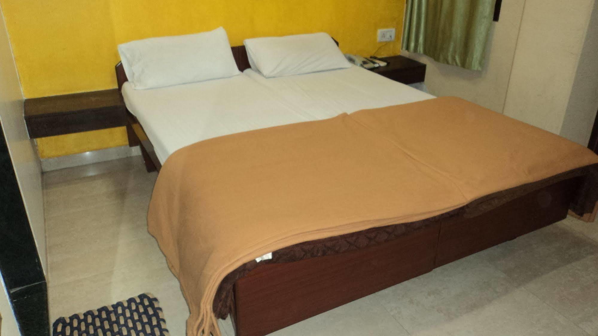 Benazeer Hotel Bombay Eksteriør billede